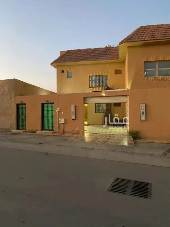 فيلا للبيع في حي الأخضر