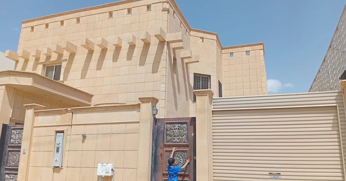 فله للبيع بحي الغروب